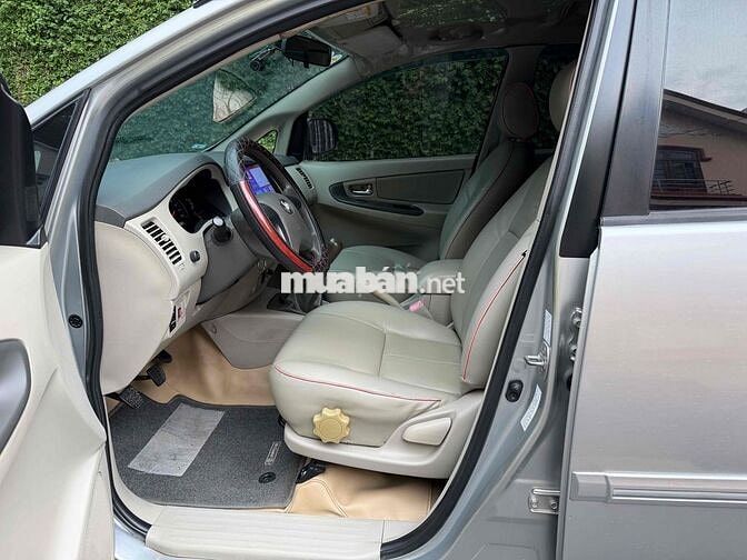 Toyota Innova 2.0 E 2015 Số sàn Bạc