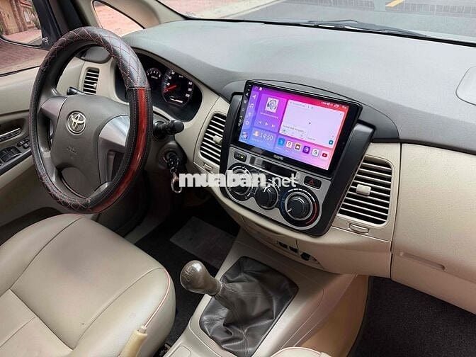Toyota Innova 2.0 E 2015 Số sàn Bạc