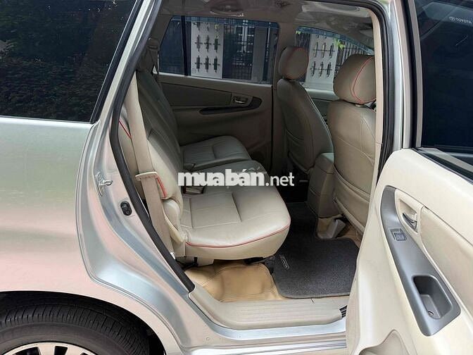 Toyota Innova 2.0 E 2015 Số sàn Bạc