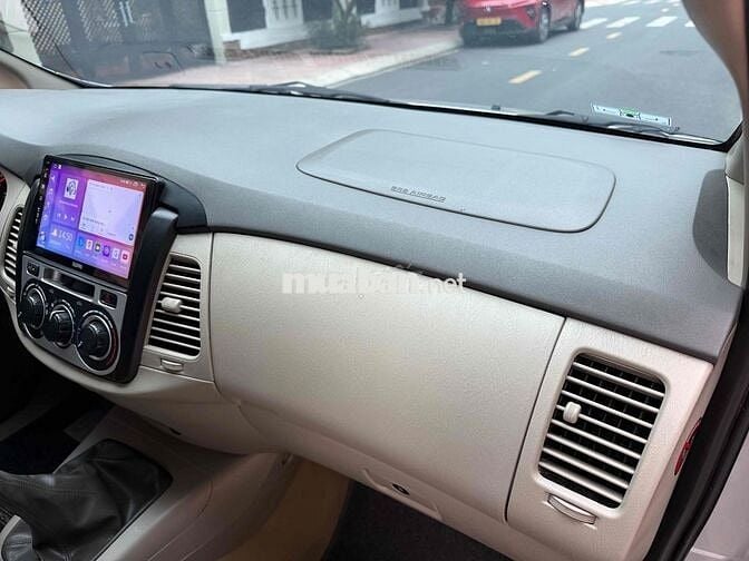 Toyota Innova 2.0 E 2015 Số sàn Bạc