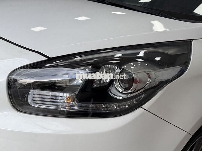 Kia Rondo 2016 Trắng 7 chỗ 95240 km