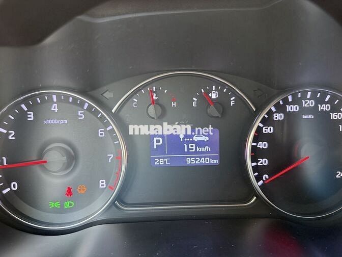Kia Rondo 2016 Trắng 7 chỗ 95240 km