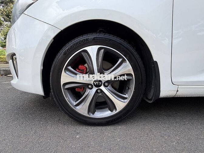 Kia Rondo 2016 Trắng 7 chỗ 95240 km
