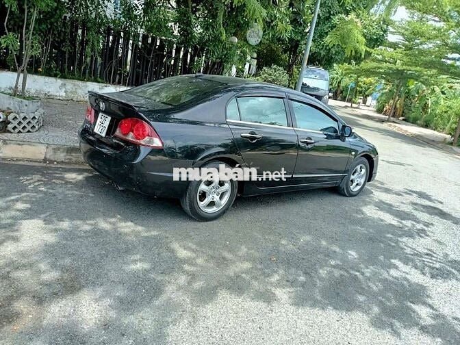 Honda Civic 2007 gia đình đang sử dụng