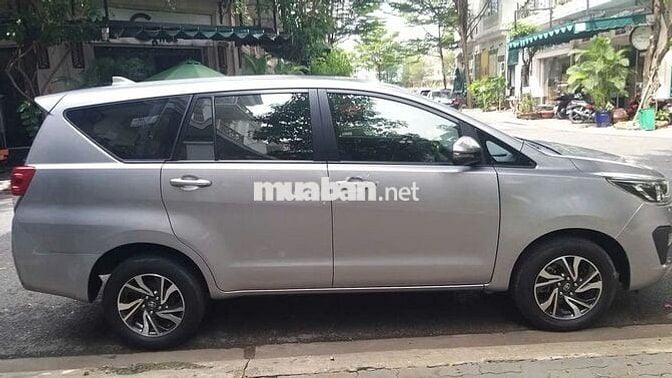 Toyota Innova 2022 Số sàn 73.000km Bạc