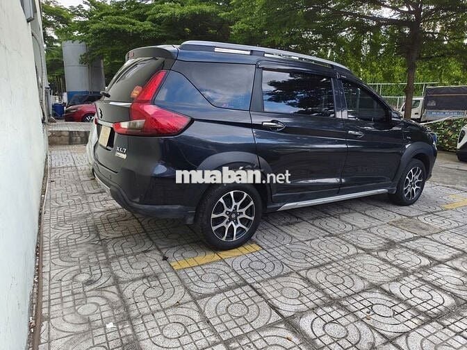 Suzuki XL7 7 chỗ màu Đen