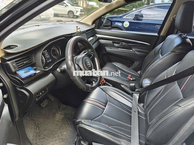 Suzuki XL7 7 chỗ màu Đen