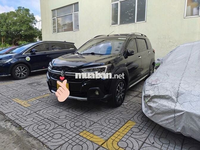 Suzuki XL7 7 chỗ màu Đen