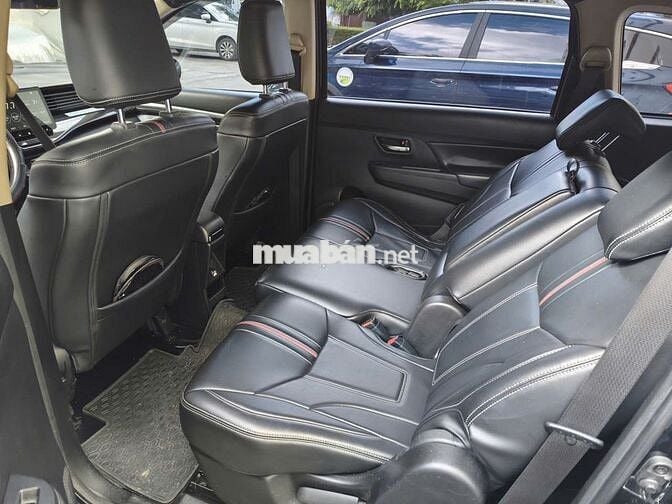 Suzuki XL7 7 chỗ màu Đen