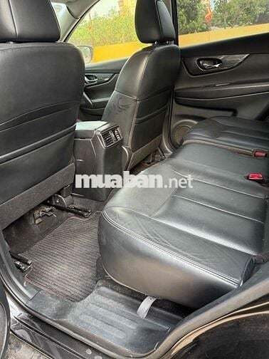 Nissan X-Trail Đen 5 chỗ