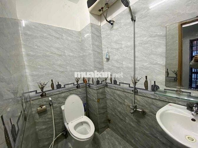 CHO THUÊ nhà Mặt Tiền 2 tầng kẹp kiệt 5m - Trường Chinh