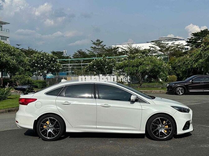 Ford Focus 2019 1.5L bản trend Trắng Tự động