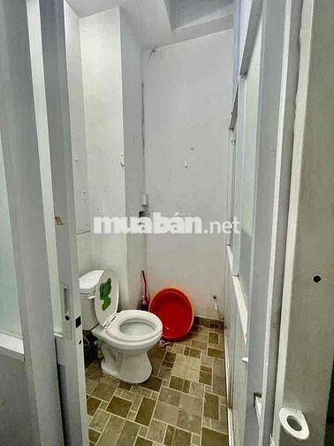 cho thuê phòng q1,có ban công,máy lạnh,tủ lạnh,nệm