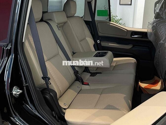 Toyota Land Cruiser Prado Hybrid màu Đen