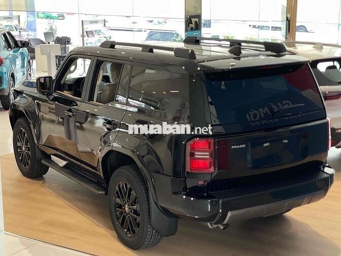 Toyota Land Cruiser Prado Hybrid màu Đen