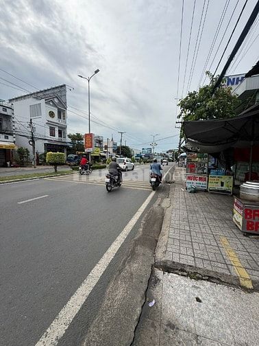 Bán nhà mặt tiền đường Trần Hưng Đạo 300m², ngang 7m, Mỹ Thới, Long Xu
