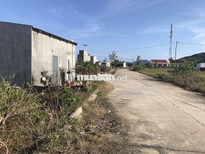Cần bán nhanh lô đất 2 mặt tiền ngay công viên Tân Thắng