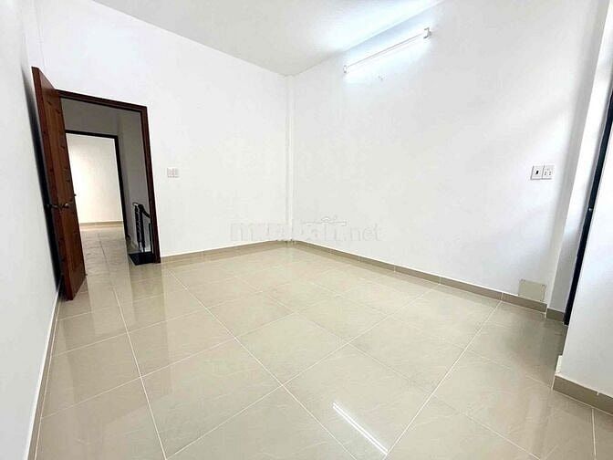Chị 140 Tr/M HXH sát hẻm xe tải khu phân lô toàn Văn Phòng Công Ty SPA