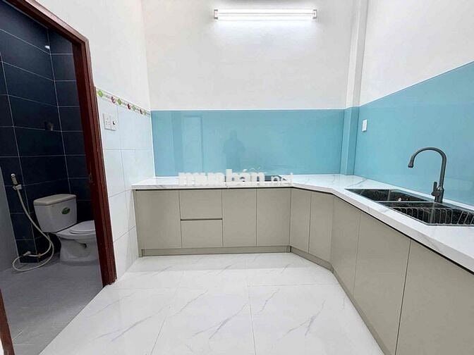 Chị 140 Tr/M HXH sát hẻm xe tải khu phân lô toàn Văn Phòng Công Ty SPA