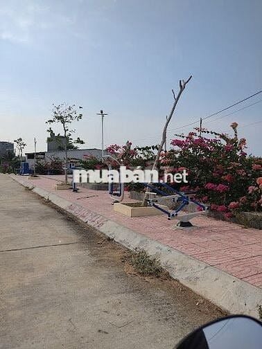 Cần bán nhanh lô đất 2 mặt tiền ngay công viên Tân Thắng