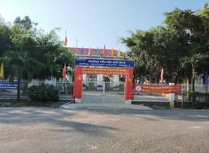 Đất 5×20 full thổ cư giá 199 ngay tiểu học Suối Đá 