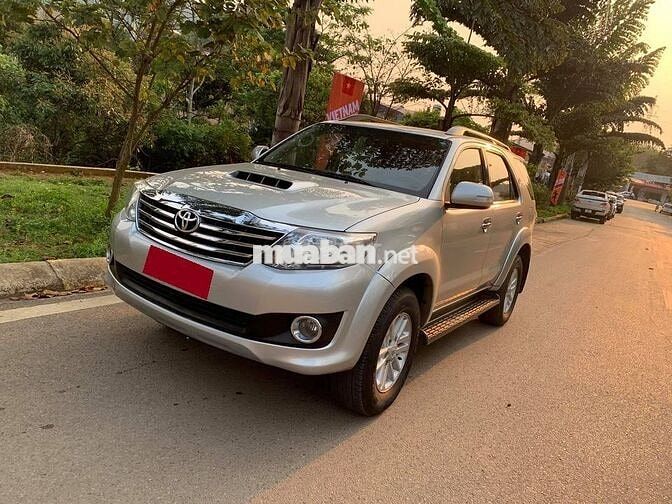 Bán Toyota Fortuner 2015 Số sàn Bạc 7 chỗ Ghế da