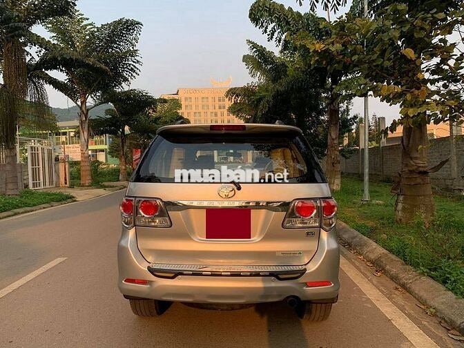 Bán Toyota Fortuner 2015 Số sàn Bạc 7 chỗ Ghế da