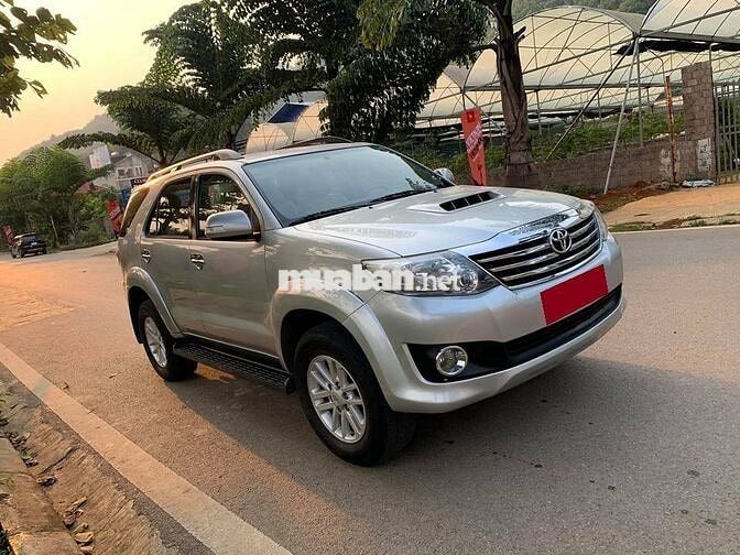 Bán Toyota Fortuner 2015 Số sàn Bạc 7 chỗ Ghế da