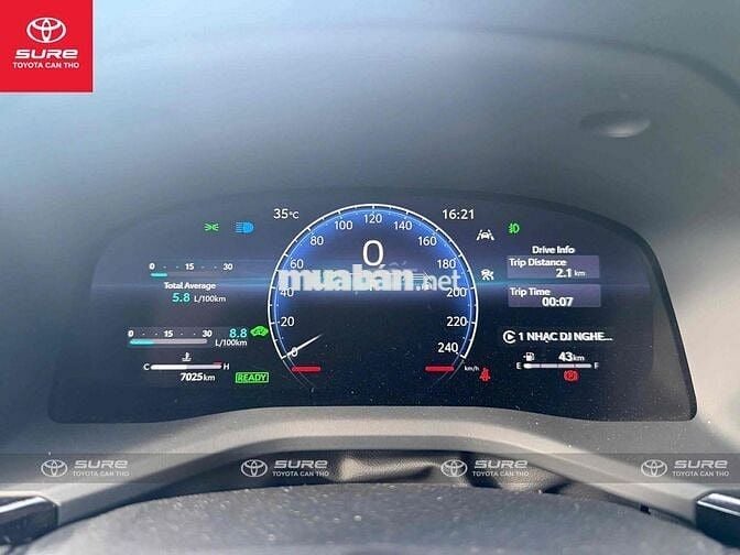 Toyota Camry 2.5 HEV TOP 2025 siêu lướt
