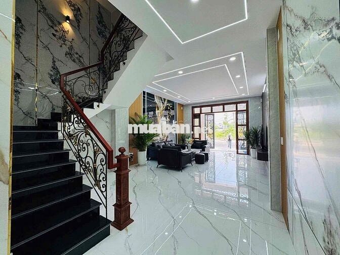 Hạ Giá Bán Nhà 1 Trệt 2 Lầu Đẹp, MT Nhựa 13m Cách Chợ Hóc Môn 500m.