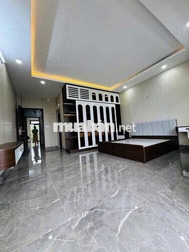 Hạ Giá Bán Nhà 1 Trệt 2 Lầu Đẹp, MT Nhựa 13m Cách Chợ Hóc Môn 500m.