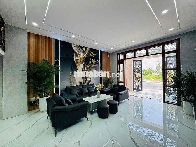 Hạ Giá Bán Nhà 1 Trệt 2 Lầu Đẹp, MT Nhựa 13m Cách Chợ Hóc Môn 500m.