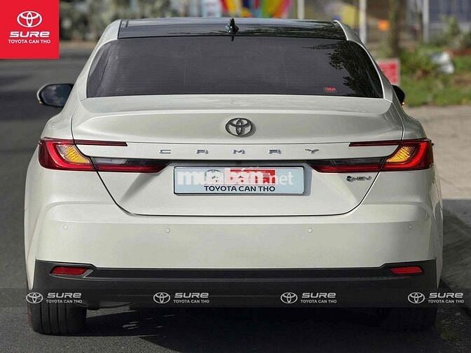 Toyota Camry 2.5 HEV TOP 2025 siêu lướt