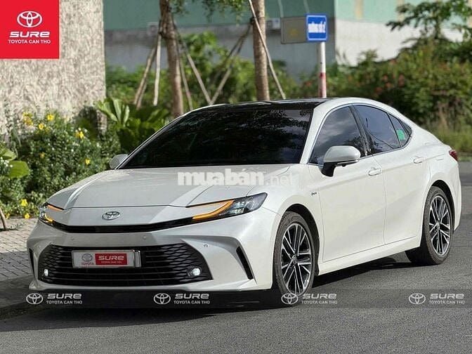 Toyota Camry 2.5 HEV TOP 2025 siêu lướt