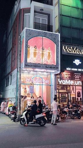 Mặt tiền nguyễn trãi  , 4 tầng và 1 hầm khu đông người 