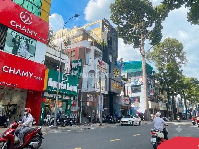 Mặt tiền nguyễn trãi  , 4 tầng và 1 hầm khu đông người 