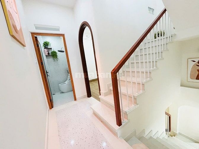 Nhà mới thiết kế hiện đại - HXH đường 26/3