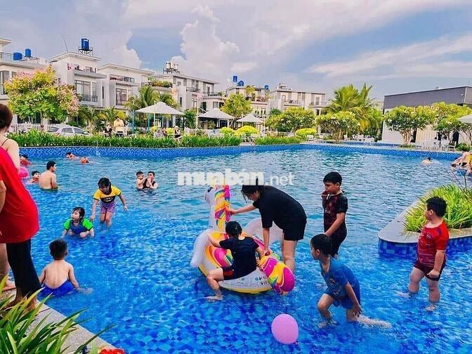 Biệt thự nghĩ dưỡng, cho thuê, 170m2, 1 trệt 2 lầu, 1 tum, Đức Hòa