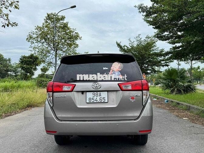 Toyota Innova 2018 Số sàn 8 chỗ Nâu