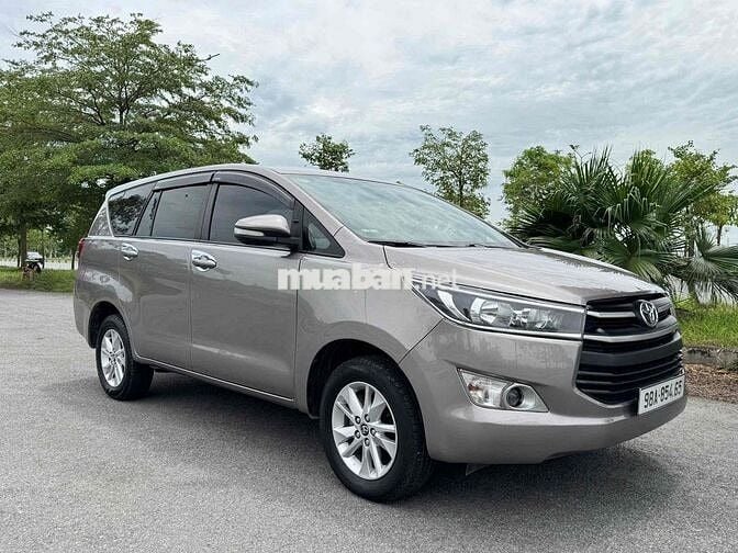 Toyota Innova 2018 Số sàn 8 chỗ Nâu