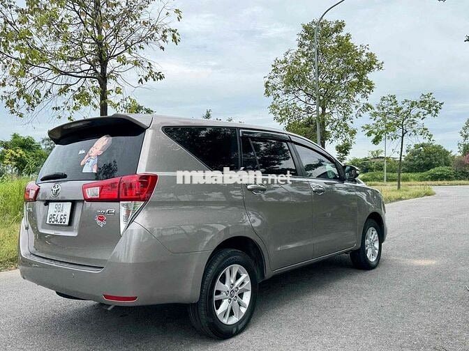 Toyota Innova 2018 Số sàn 8 chỗ Nâu