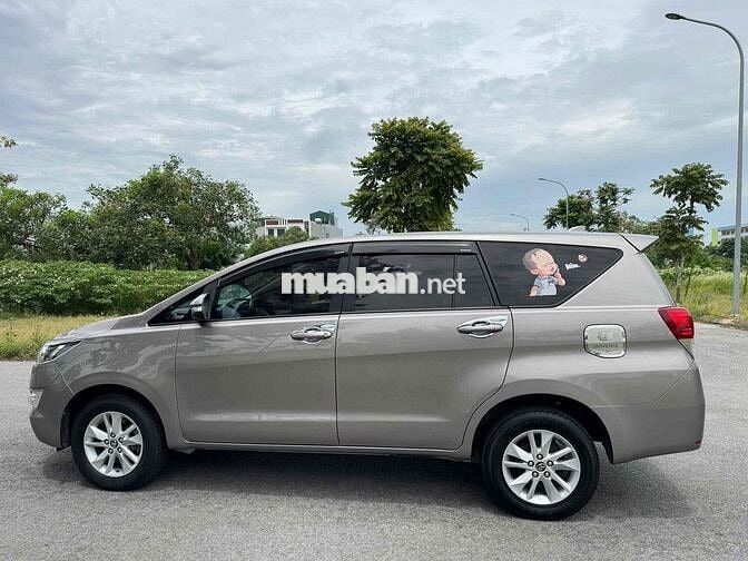 Toyota Innova 2018 Số sàn 8 chỗ Nâu