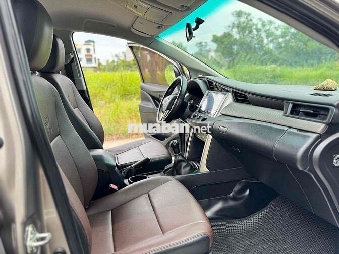 Toyota Innova 2018 Số sàn 8 chỗ Nâu