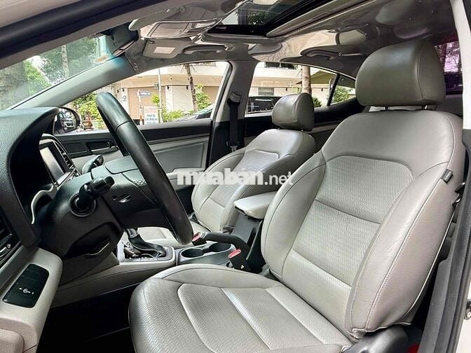 Hyundai Elantra 1.6AT 2017 Trắng Tự động