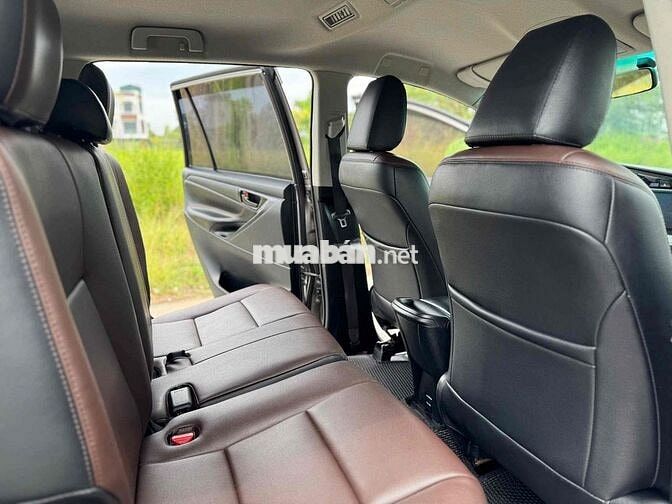 Toyota Innova 2018 Số sàn 8 chỗ Nâu