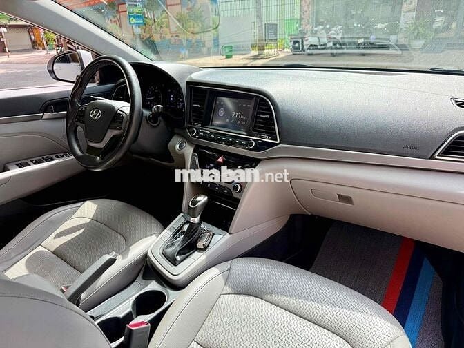 Hyundai Elantra 1.6AT 2017 Trắng Tự động