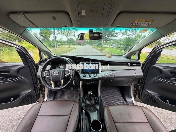Toyota Innova 2018 Số sàn 8 chỗ Nâu