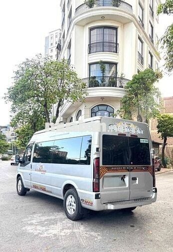 Ford Transit 2023 16 chỗ Bạc 12.8 vạn