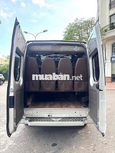 Ford Transit 2023 16 chỗ Bạc 12.8 vạn