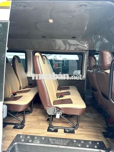 Ford Transit 2023 16 chỗ Bạc 12.8 vạn
